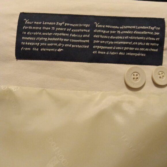 Ladies cream coloured London Fog like new with inner cell phone pocket size 6P - Picture 4 of 7